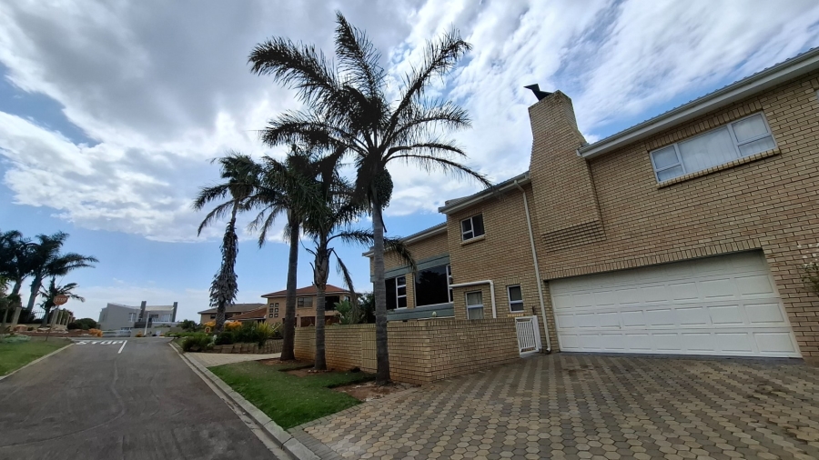 4 Bedroom Property for Sale in Menkenkop Western Cape